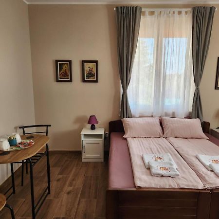 Roomsapartments Popcourt Pančevo Buitenkant foto