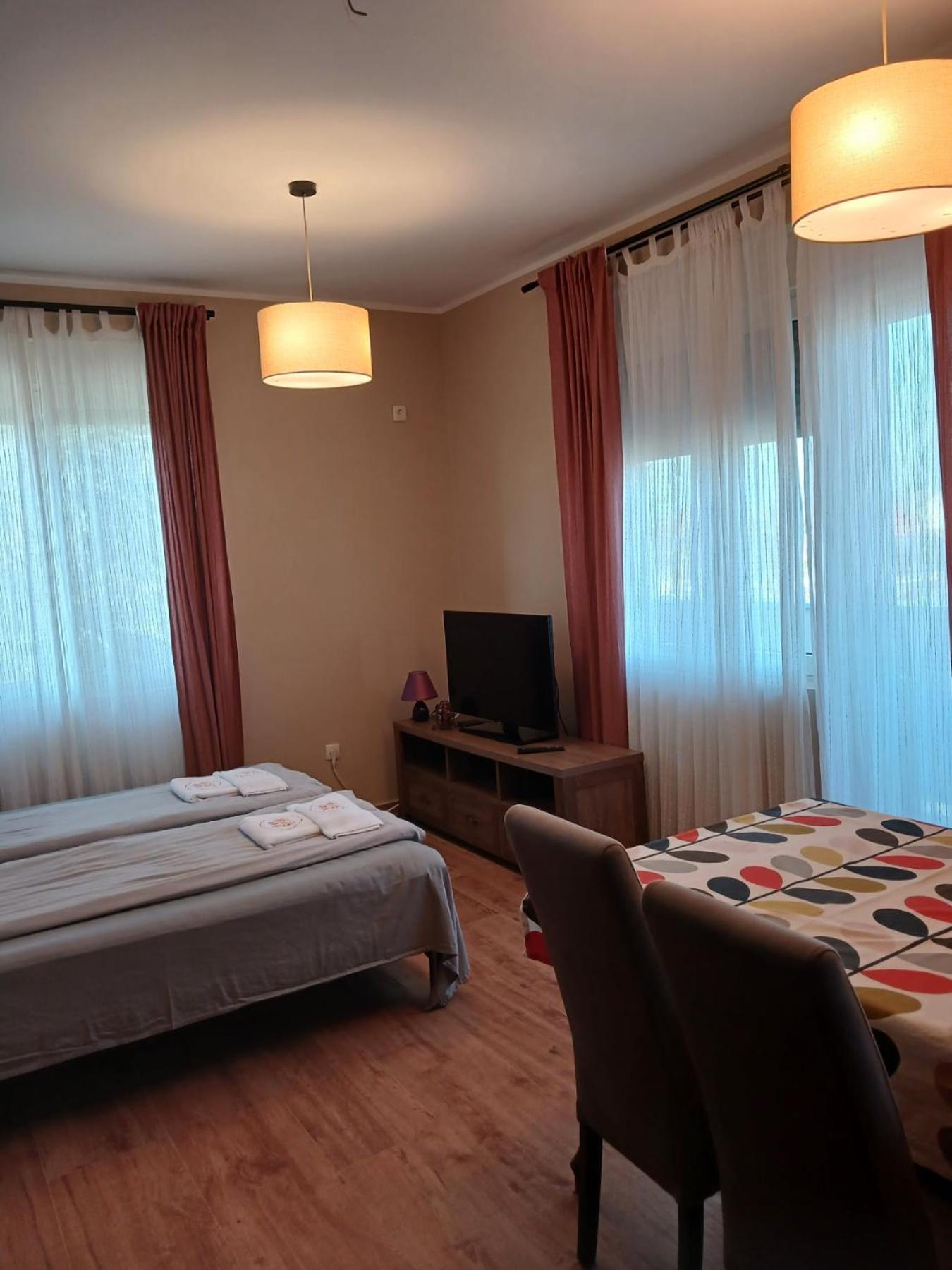 Roomsapartments Popcourt Pančevo Buitenkant foto